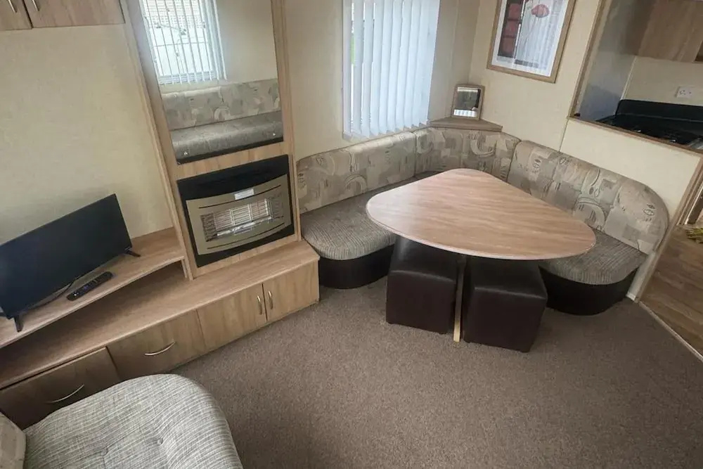 3 Bed Caravan - Sleeps 8 - Pets - Parking