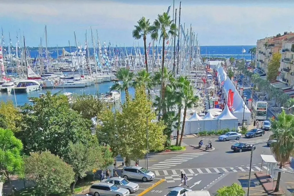 Quai St Pierre 2 bedrooms apt with sea view