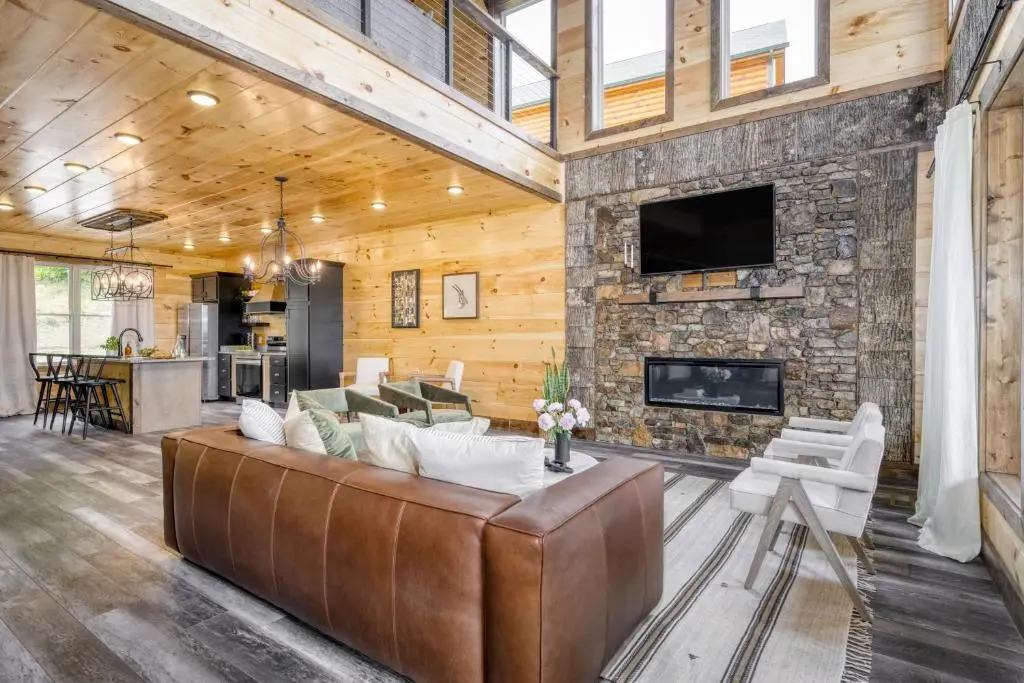 Duval by Avantstay 10min to DT Pigeon Forge w/ Indoor Pool, Hot Tub & Amazing Views!