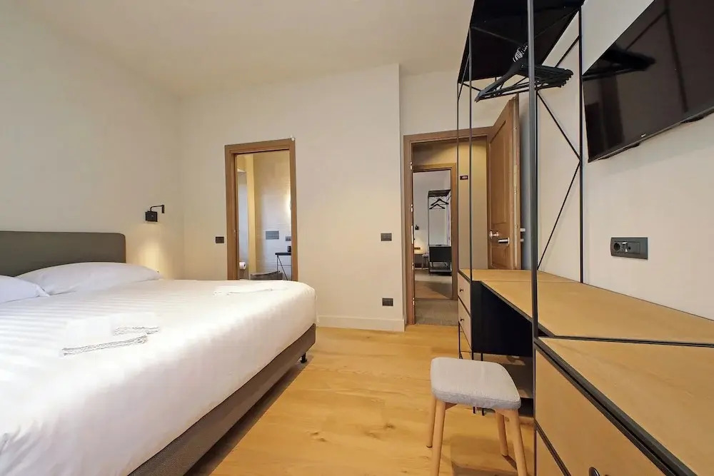 The Place Gallia - New Guesthouse San Giovanni- self check-in -near metro
