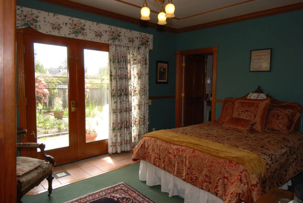 Shelburne Hotel