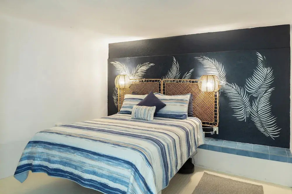 Trade Winds Restaurant & Guest House