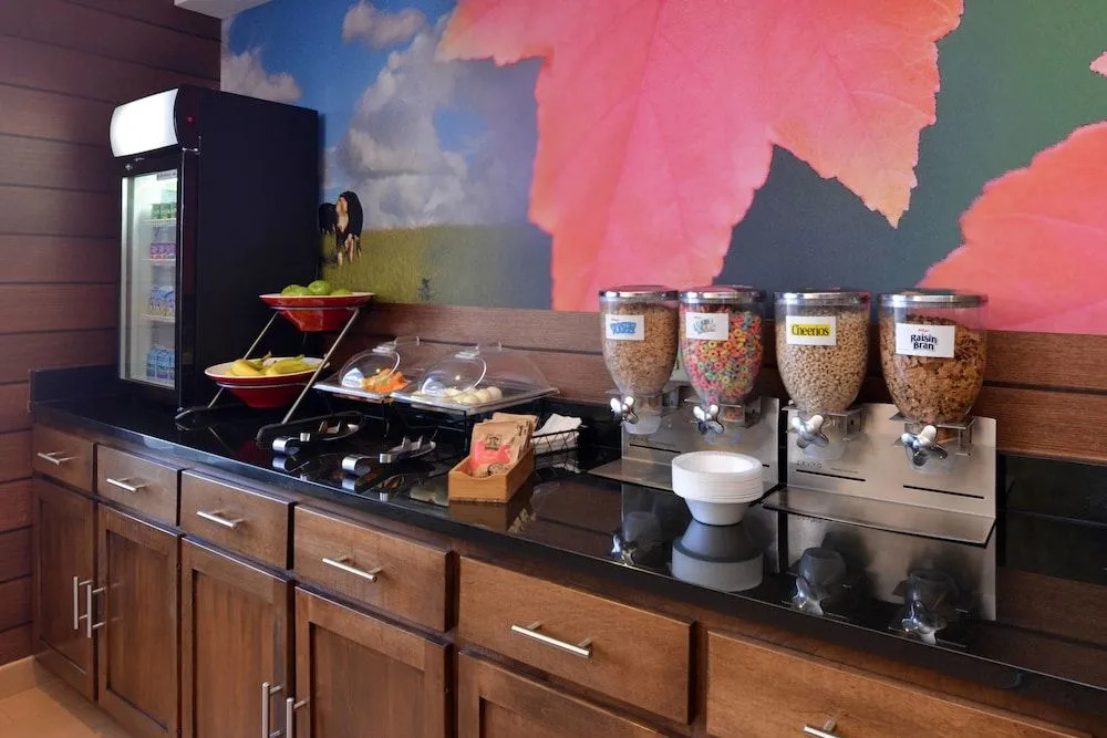 Fairfield Inn & Suites by Marriott Dayton Troy