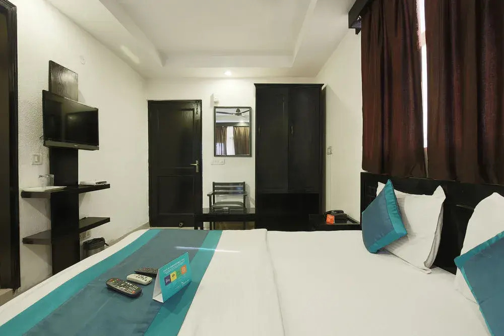 FabHotel Kailash Colony Metro Station