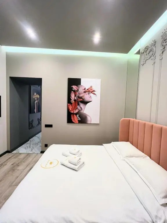 Royal apartment on Gorodotska 33 street