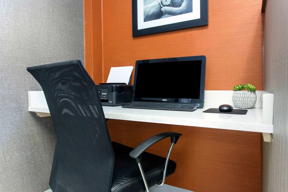 Country Hearth Inn & Suites - Columbia