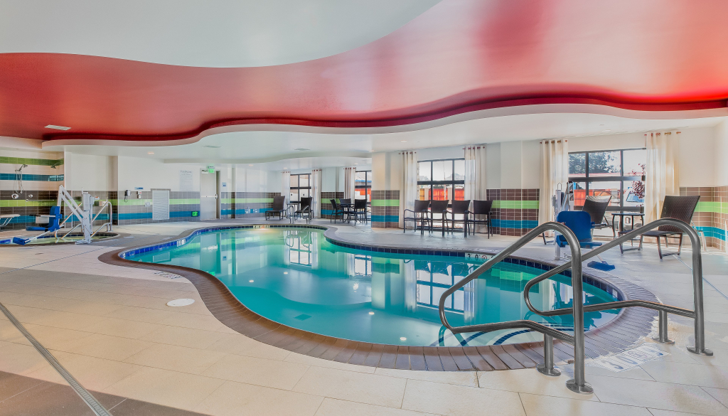 Holiday Inn Express & Suites Eureka by IHG