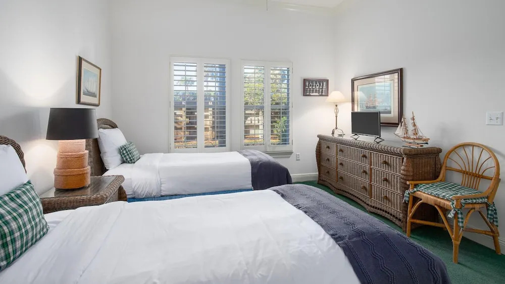 Seascape Lakefront Villas 405