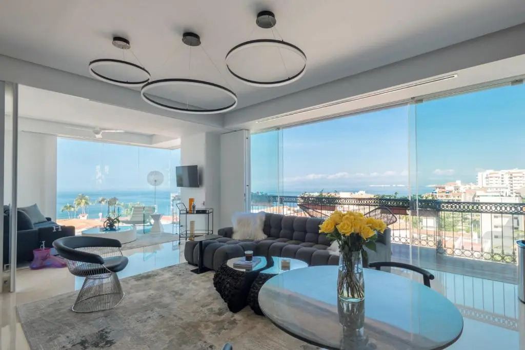 PIER 57 - 510 Luxury Rooftop 2 BR Condo in Romantic Zone