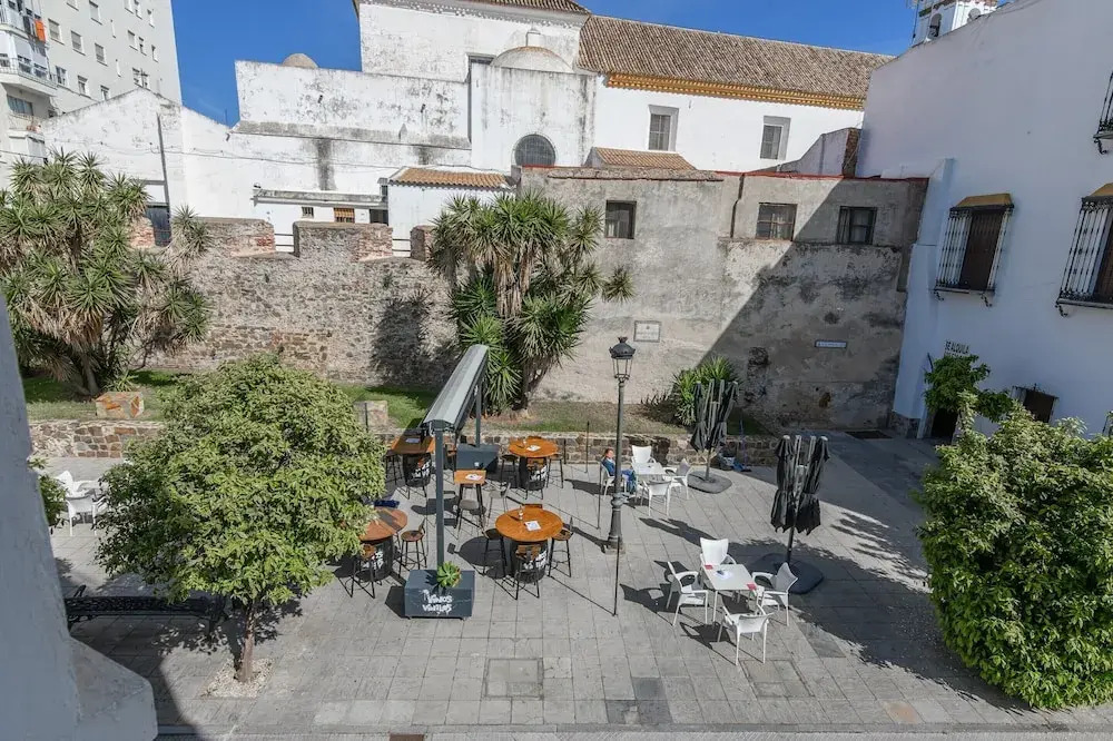 Ayamonte Central: Your Urban Oasis