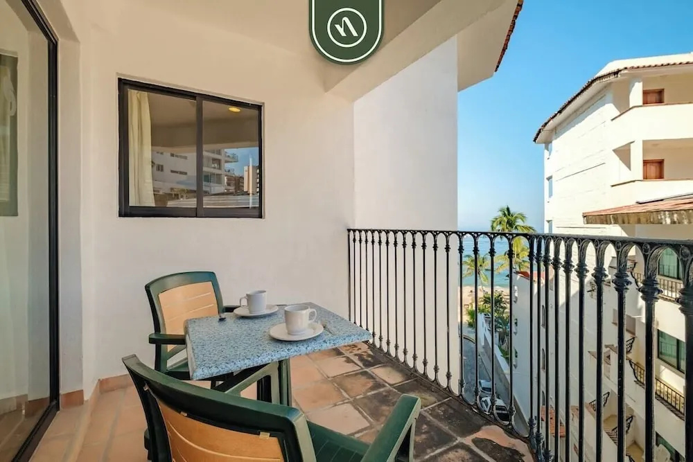 One Beach Street 307 B· Amazing 2 BR Condo