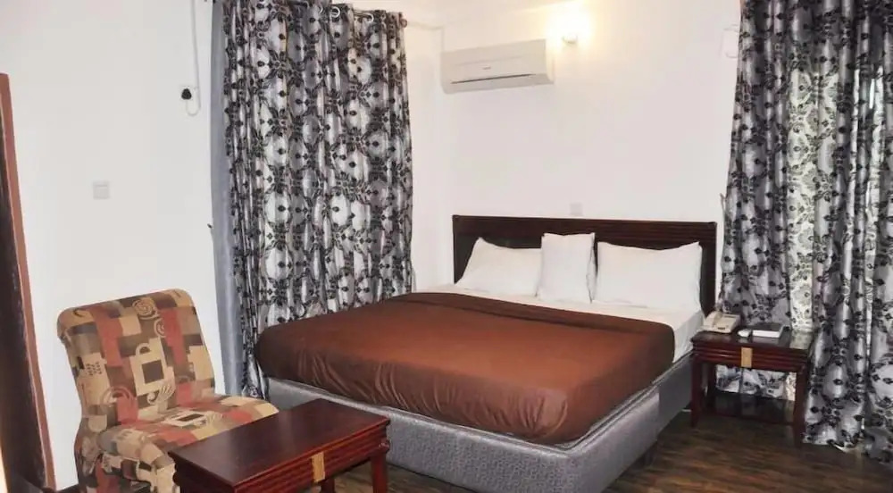Denami Suites