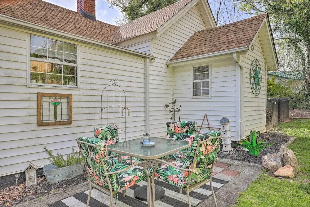Stylish Woodfin Home w/ Backyard & Fire Pit