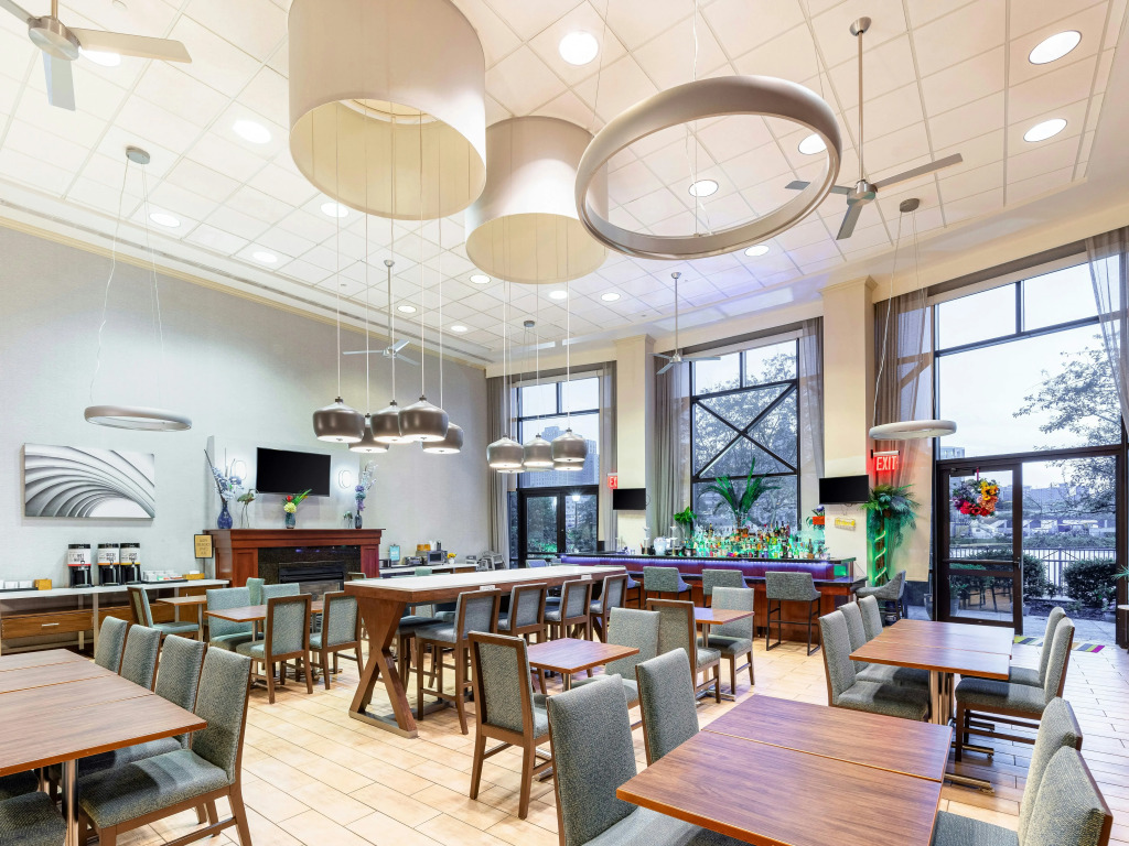 Hampton Inn & Suites Newark-Harrison-Riverwalk