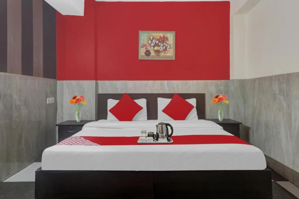 Oyo Flagship 92975 Hotel Small Town