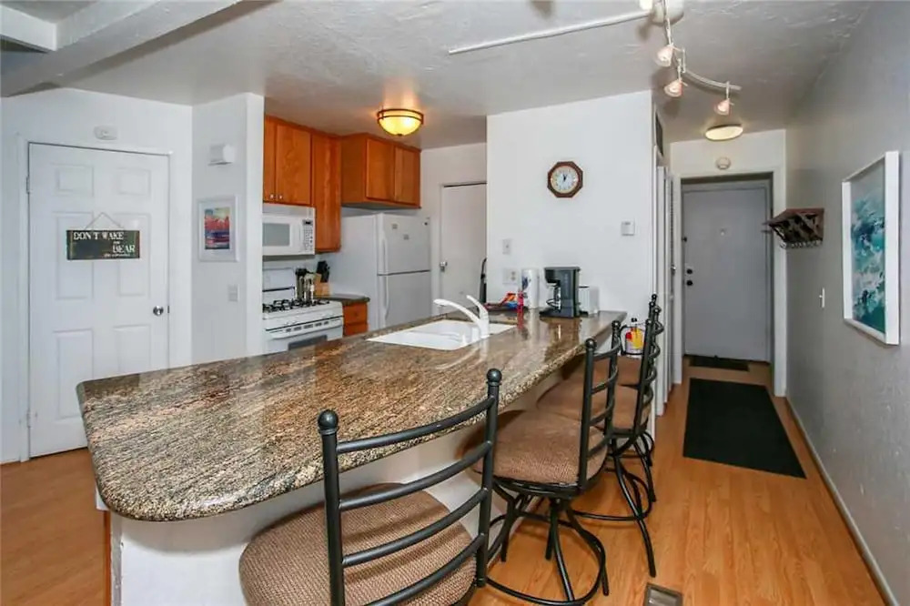 Affordable Lakeview Condo