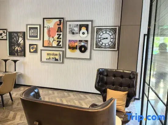 Homeinn Plus Hotel (Dalian North Station)