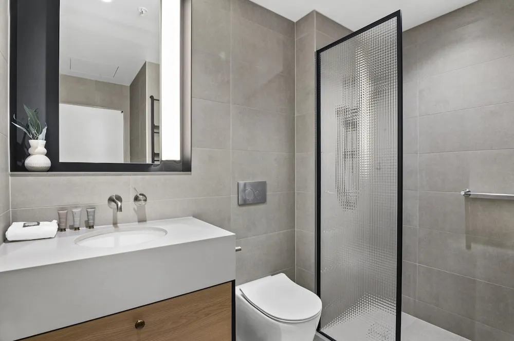 2BR High-rise Southbank Pool & Gym Near Casino