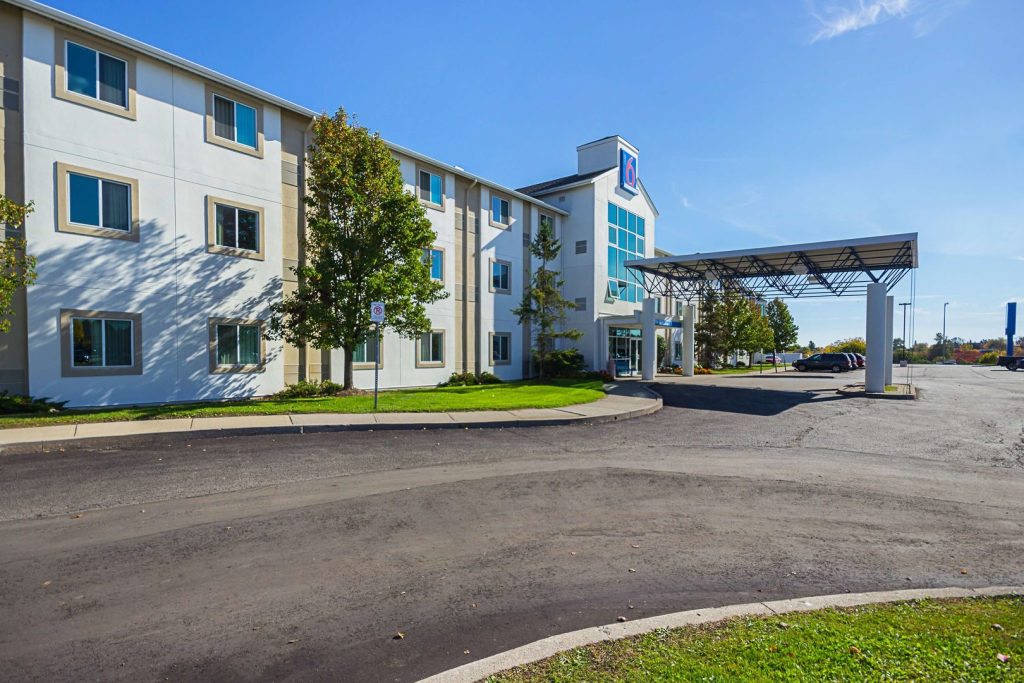 Motel 6-Whitby, ON - Toronto East