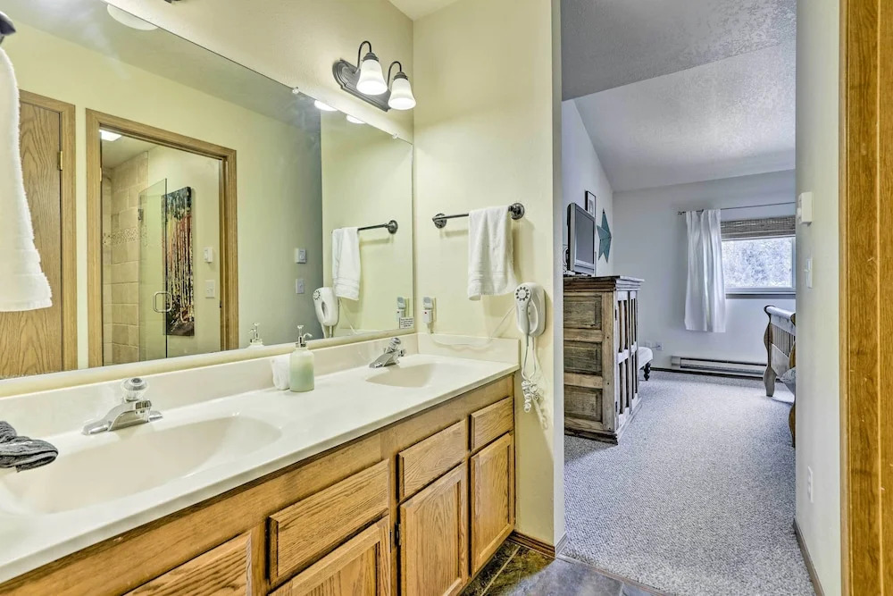 Winter Park Condo w/ Hot Tub, 3 Mi to Slopes!