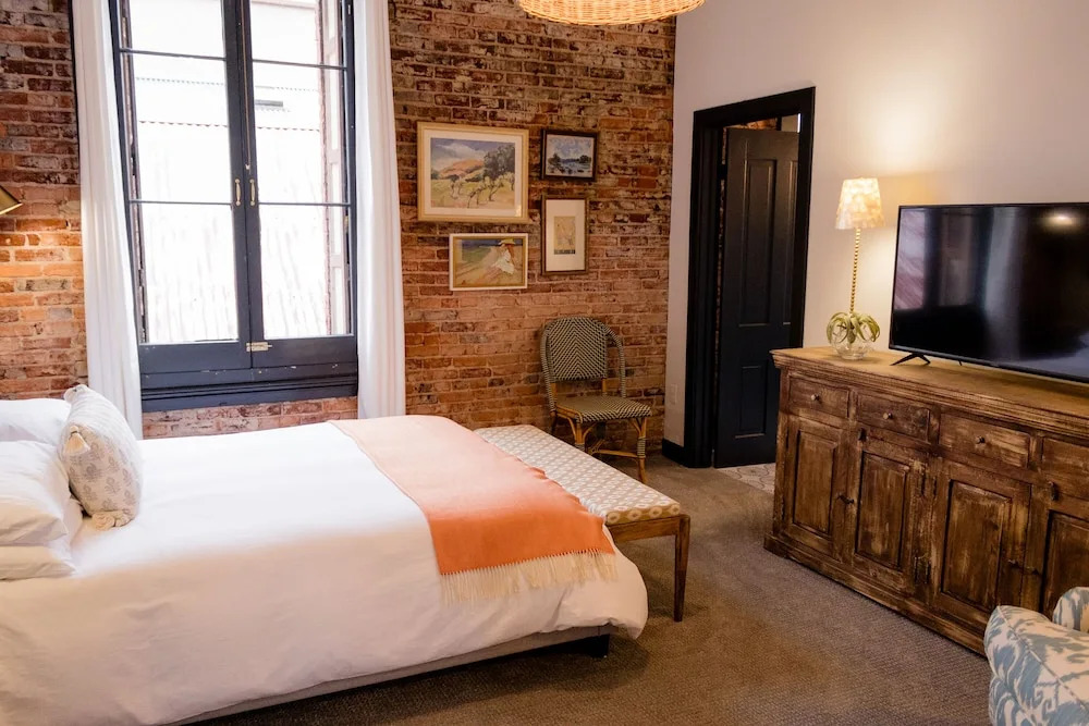 Speakeasy Suites