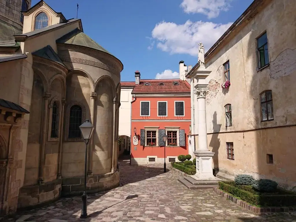 Вірменський дворик / Armenian courtyard