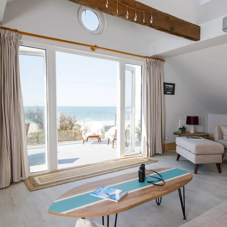 Bright & Dreamy On the Beach Garden & Balcony
