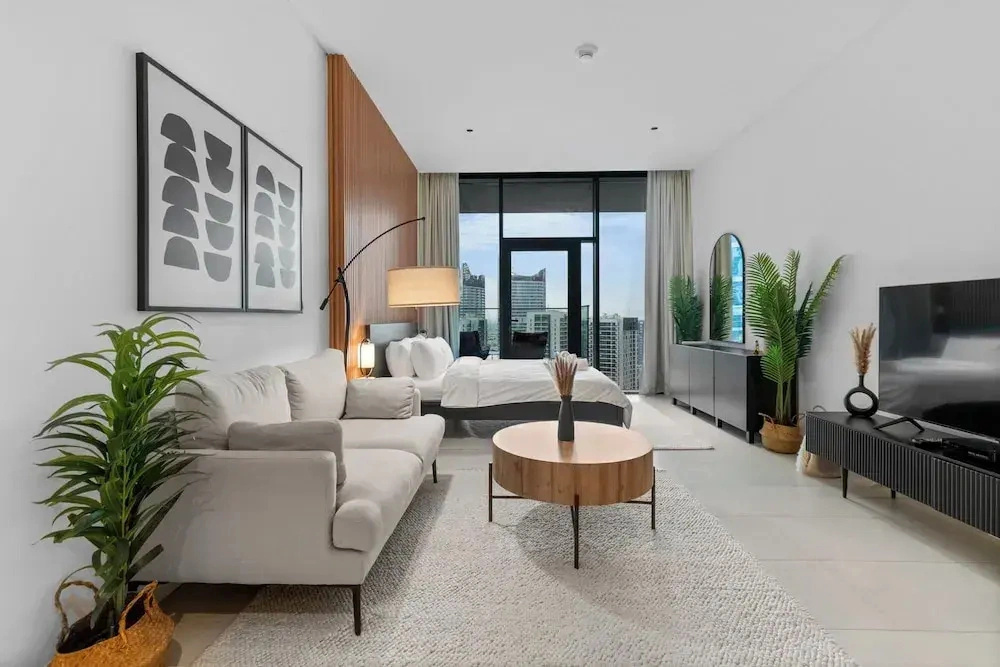 Waves - Chic High-Floor Studio Retreat with Canal Views