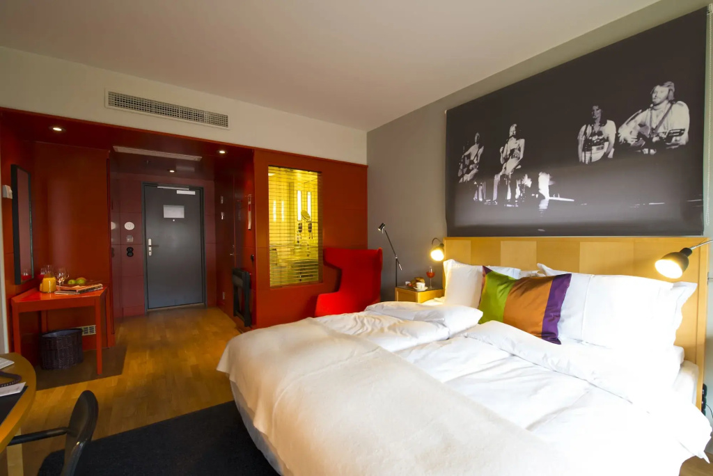 Hotel Rival