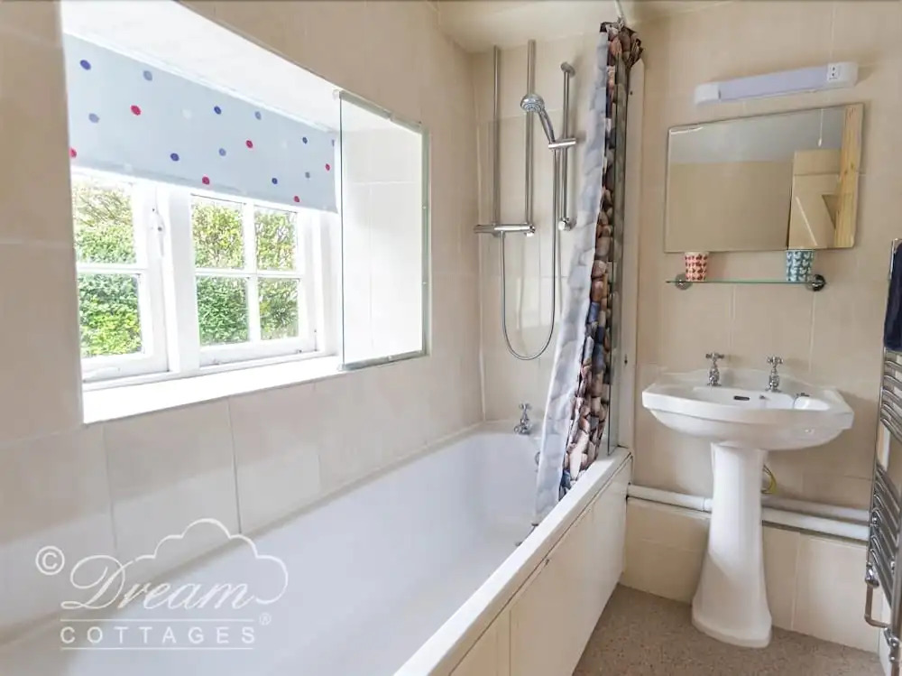 Poppas Cottage, BURTON BRADSTOCK