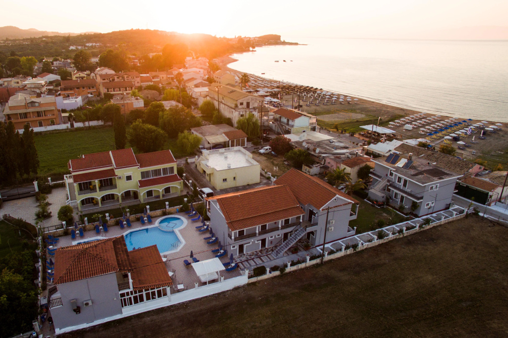 Makis Studios & Apartments