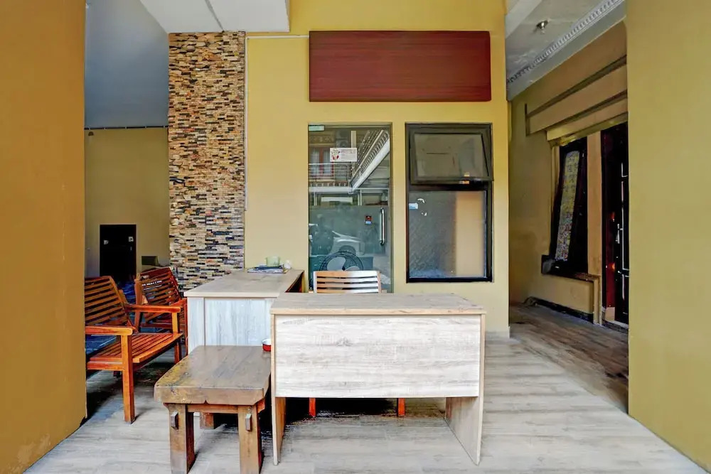 Hotel D'best Kutisari 6 Hour Stay