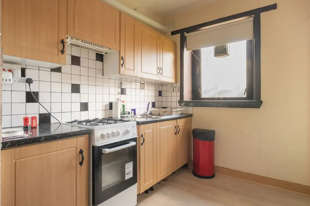 Novelty Suites - Roslin Street