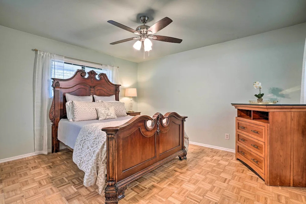 Lovely San Antonio Home ~ 13 Mi to Downtown