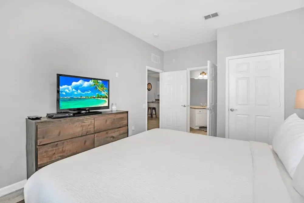 Spacious Condo With Balcony Near Themed Parks! #3vc406