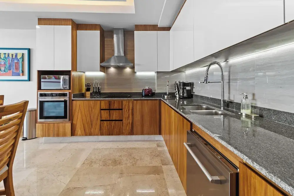 Blue Horizon Luxury Condo