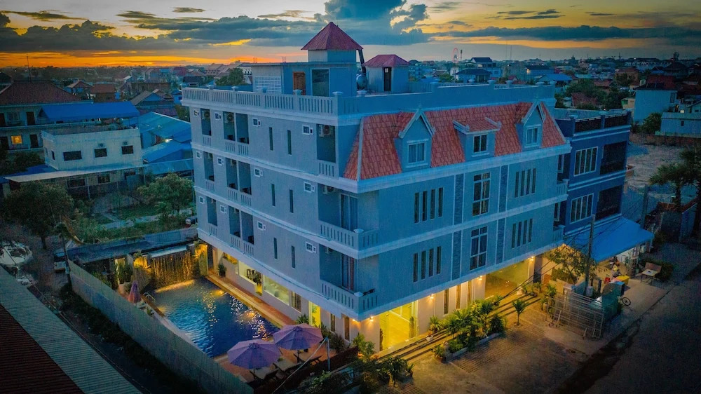 MidCity GoldenTown Hotel