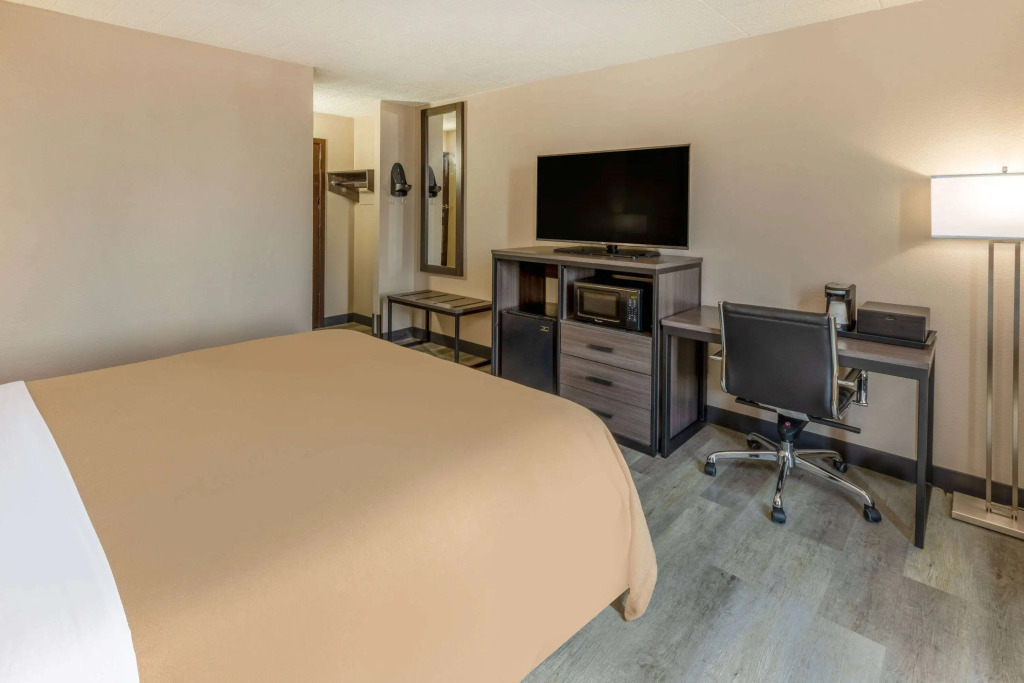 Super 8 by Wyndham Laredo