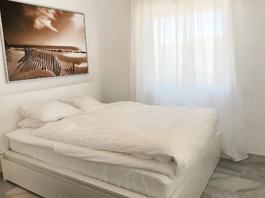 2056 - Apt with terrace sea view