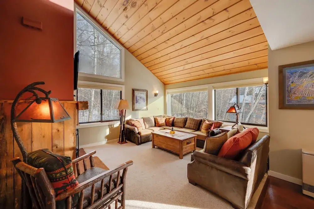 Lincoln Condo w/ Balcony & View < 2 Mi to Loon Mtn