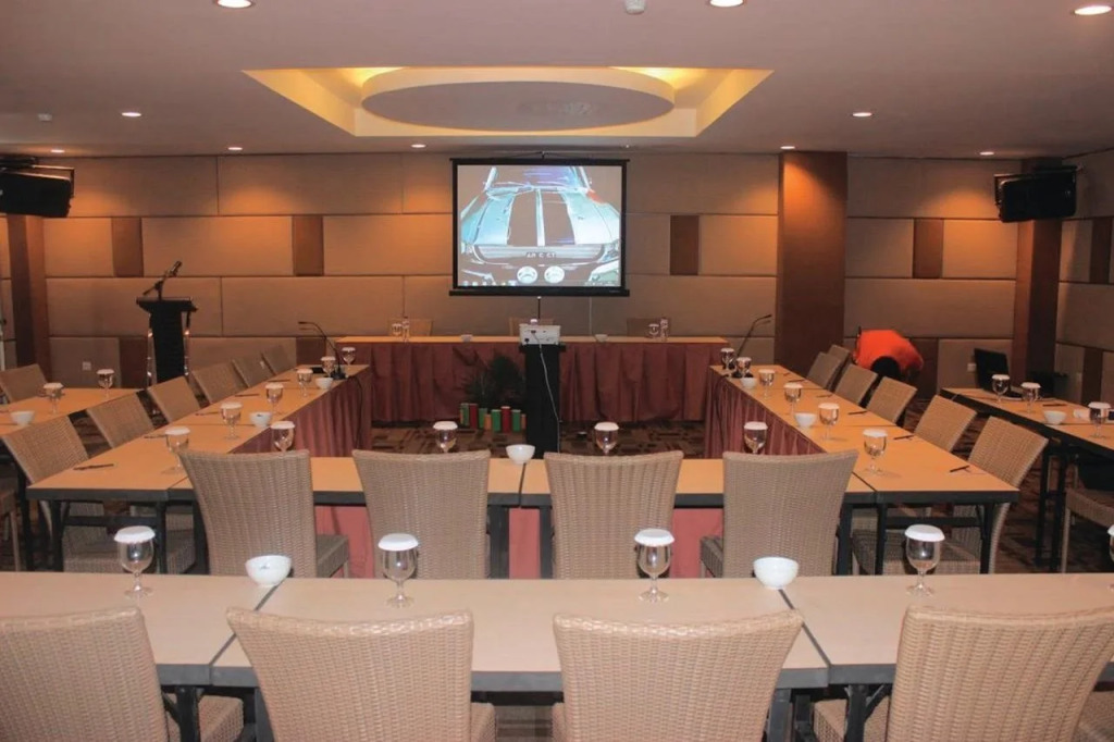 Dewarna Hotel & Convention