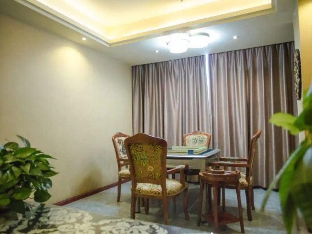 Langshen Hotel (Xichang Torch Square Haihe Sky Street)