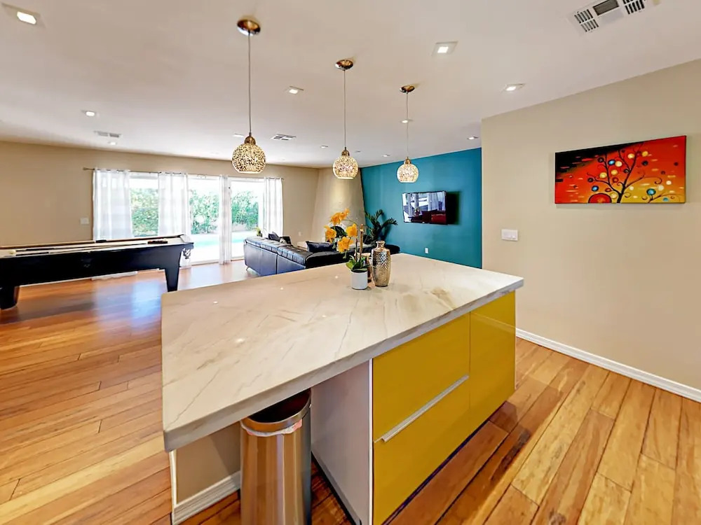 E Mariposa Home 4 Bedrooms 2 Bathrooms Home