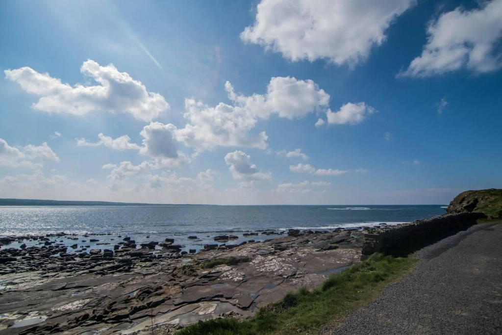 Spectacular ocean views & minutes to Cliffs- Clahane Shore Lodge
