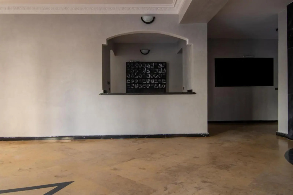 A Modern CBD APT with Pool & Gym - 2 min walk to Beach