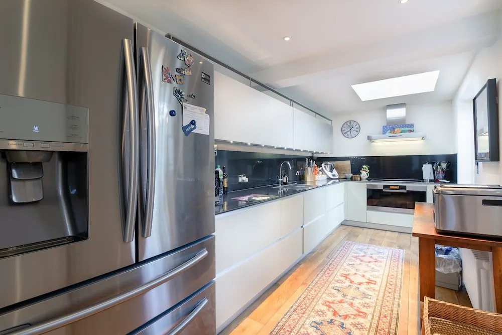3 Bedroom Family House In Regents Park