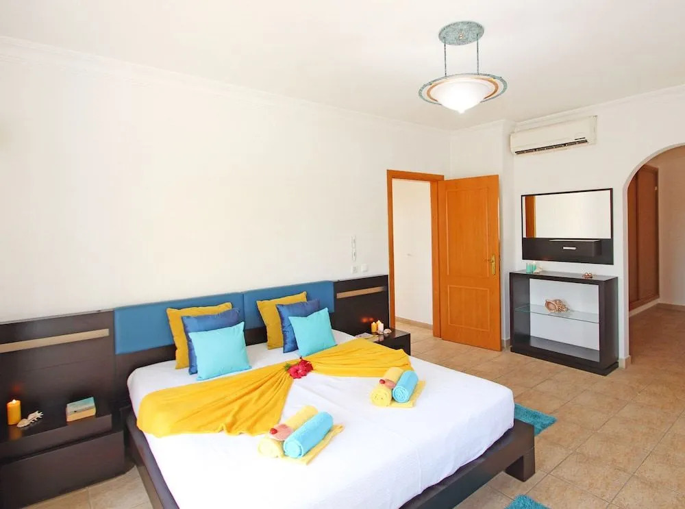 Villa Saint Thomas - Moradia tranquila com piscina aquecível em Carvoeiro