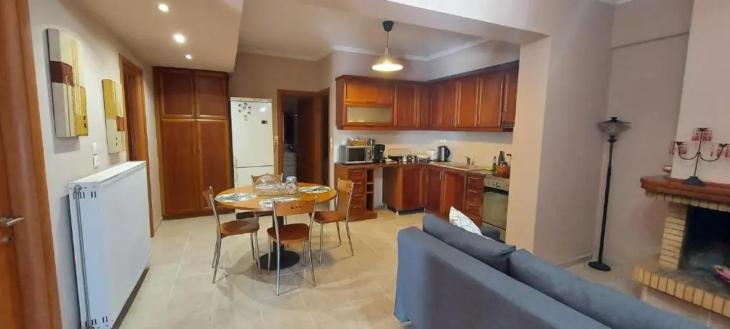 Airport Friendly House 1