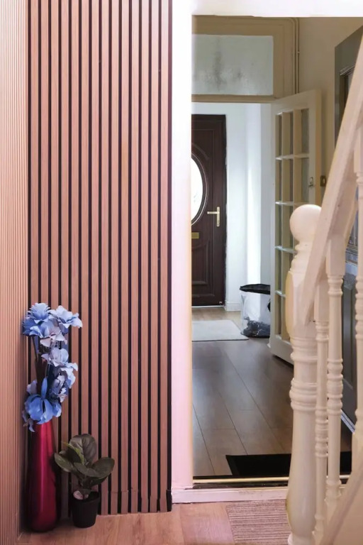 Elegant 5-bedroom Home- Fast Wifi, Free Parking & Netflix