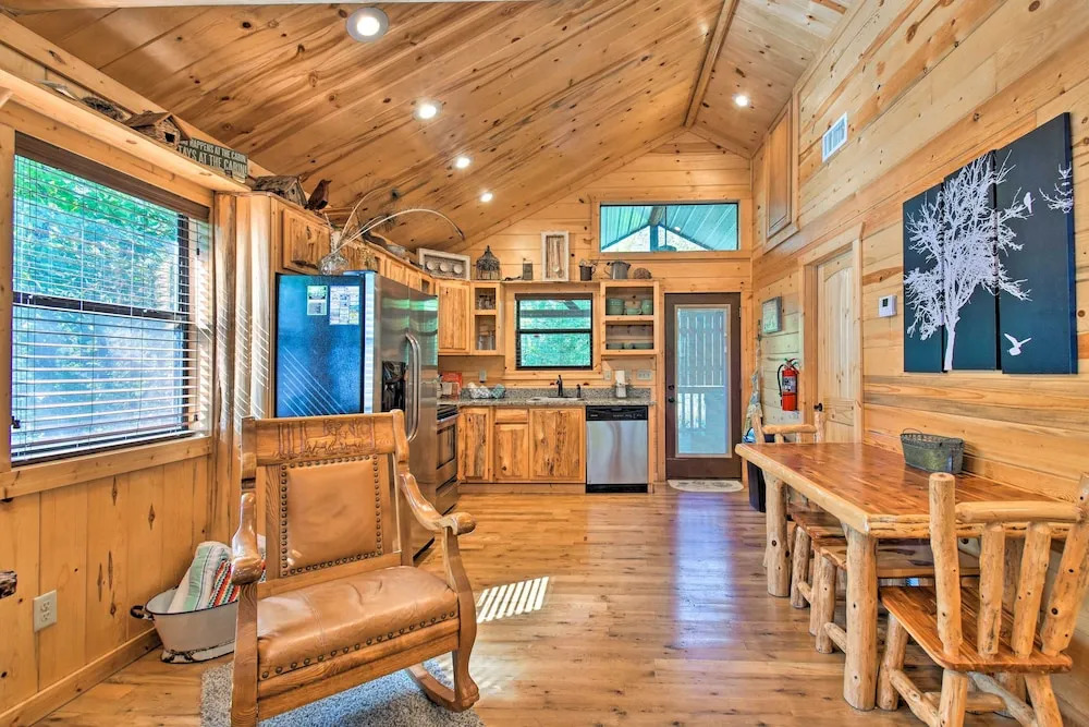 Broken Bow Hideaway w/ Hot Tub & Fire Pit!
